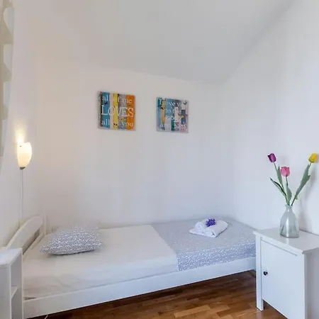 Sun House In The Centre Apartment