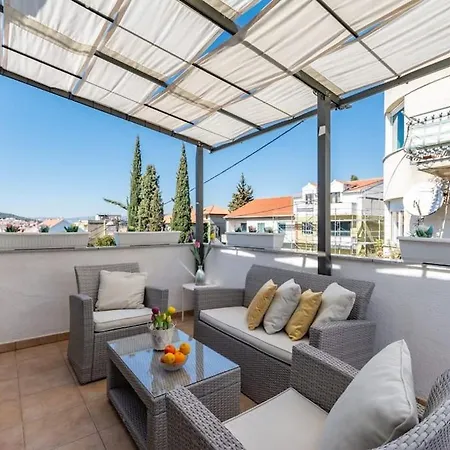 Sun House In The Centre Apartment