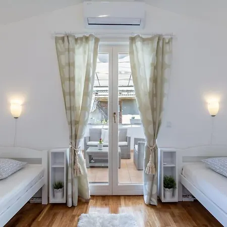 Daire Sun House In The Centre Split